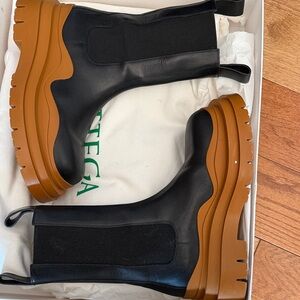 Bottega Veneta Black and Brown Men's Boots